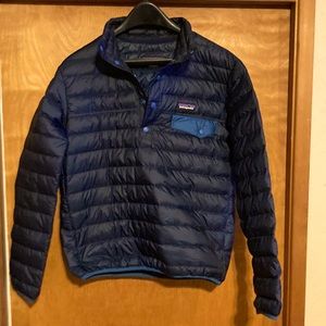 Patagonia Down Snap T Pullover. Men’s size XXS in dark blue. NWOT
